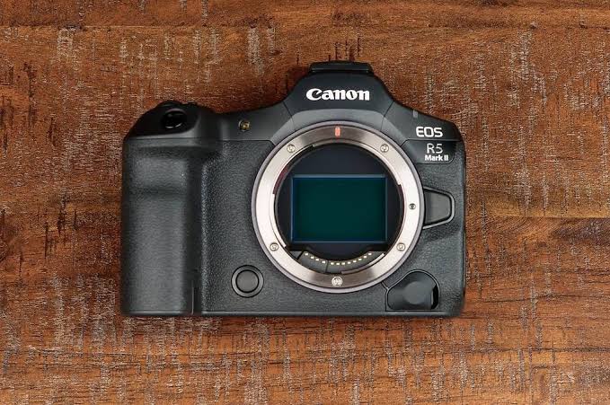 Canon EOS R5 Mark II
Il punto di riferimento mirrorless di nuova generazione