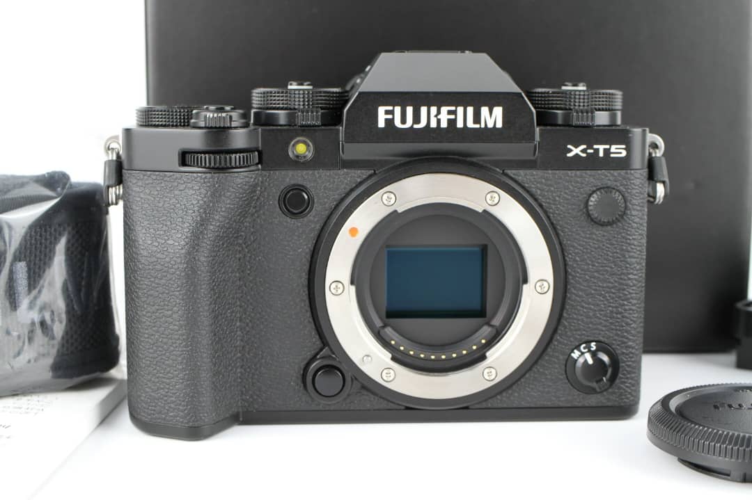 Quasi come nuova] FUJIFILM X-T5 40,2MP reflex digitale nera (numero di ottur