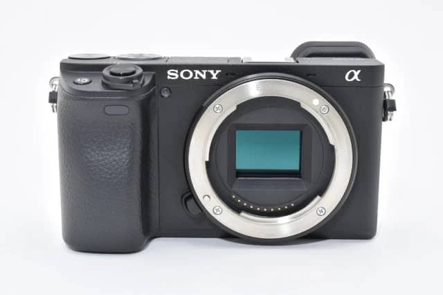 Sony A6400 ILCE-6400 (35 lingue) numero di otturatori: 3.032 [quasi come nuovo] #2659651A