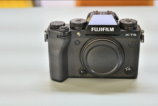 Fujifilm Fuji X-T5 - Come nuova - As new + 3 batteries