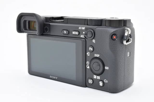 Sony A6400 ILCE-6400 (35 lingue) numero di otturatori: 3.032 [quasi come nuovo] #2659651A