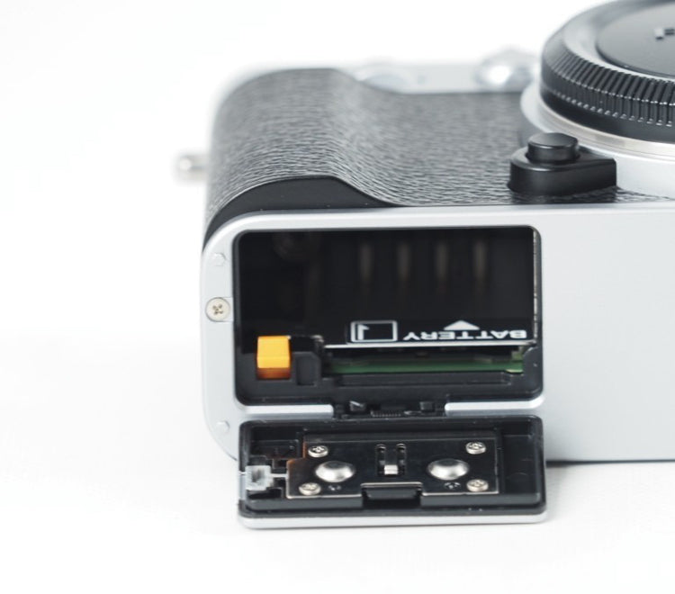 FUJI Fujifilm X-E5 + XF 23mm f/2.8 Lens Kit Silver