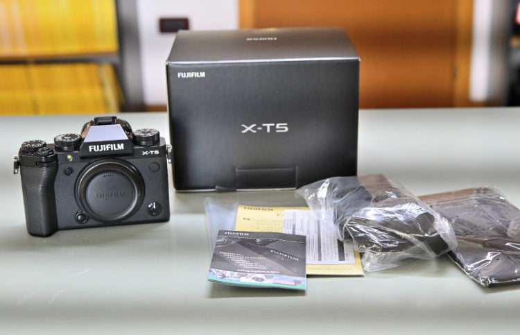 Fujifilm Fuji X-T5 - Come nuova - As new + 3 batteries