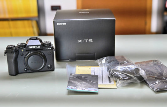 Fujifilm Fuji X-T5 - Come nuova - As new + 3 batteries