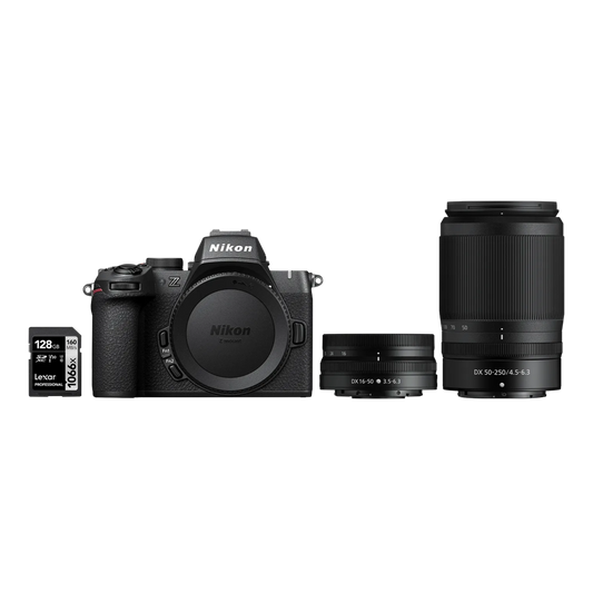 Nikon Z50 II + obiettivi Z DX 16-50 mm VR e Z DX 50-250 mm VR
Fotocamera mirrorless compatta – 20,9 MP | Video 4K UHD | Doppio zoom | Scheda Lexar SDXC da 128 GB inclusa