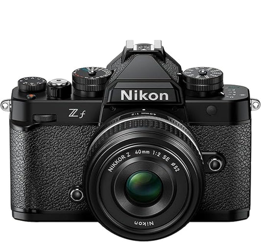 Nikon Zf + obiettivo Z 40mm f/2 SE
Fotocamera mirrorless full-frame – 24,5 MP | Video 4K UHD | Schermo inclinabile | Scheda Lexar SDXC da 128 GB inclusa